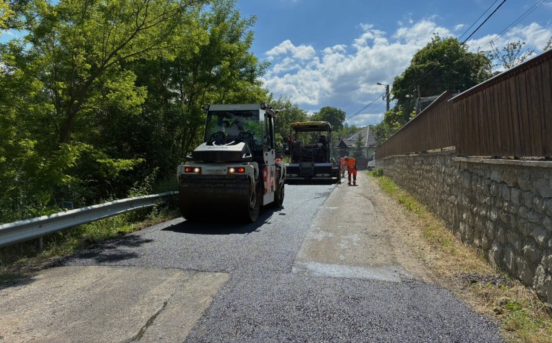 Un nou drum județean din Cluj a intrat în reparații. Se astupă și gropile