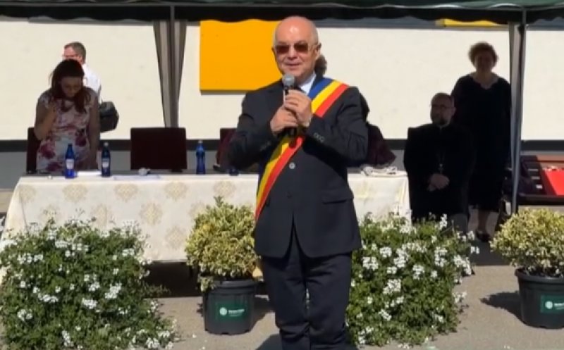 Emil Boc, mesaj pentru absolvenții de gimnaziu: „Viitorul vostru începe cu alegerile de astăzi”