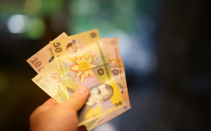 Românii vor câștiga mai mult în 2026, dar puterea de cumpărare rămâne pe minus. Avertismentul specialiștilor