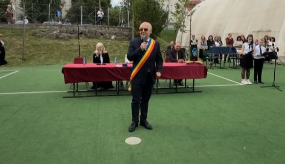 Emil Boc, apel către absolvenții de gimnaziu înainte de Evaluarea Națională: „Credeți în visurile voastre și alegeți liber unde vă construiți viitorul”