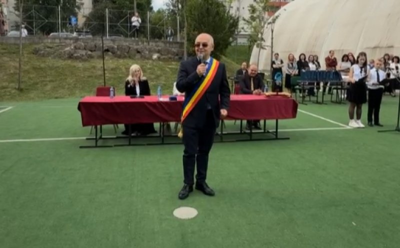 Emil Boc, apel către absolvenții de gimnaziu înainte de Evaluarea Națională: „Credeți în visurile voastre și alegeți liber unde vă construiți viitorul”