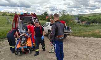 Accident cu un ATV în Cluj. Un echipaj SMURD și o autospecială ISU, la fața locului/ Un bărbat a fost transportat la spital