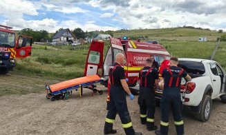 Accident cu un ATV în Cluj. Un echipaj SMURD și o autospecială ISU, la fața locului/ Un bărbat a fost transportat la spital