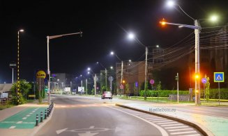 Continuă lucrările de modernizare a iluminatului public în Turda. Așa arată până acum