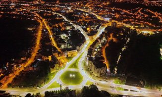 Continuă lucrările de modernizare a iluminatului public în Turda. Așa arată până acum