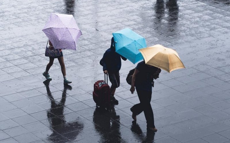 Vremea se schimbă de la o zi la alta: furtuni în primele zile, apoi val de căldură în weekend