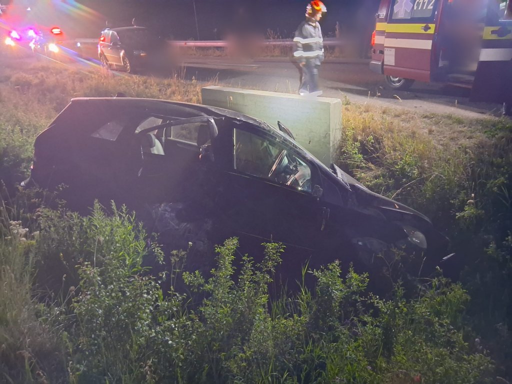 ACCIDENT în județul Cluj: Mașină răsturnată și 2 victime. Una dintre victime este un minor