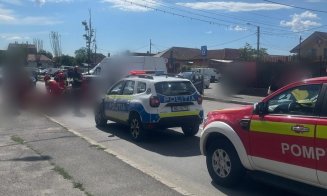 Accident între o motocicletă și un autoturism pe strada Plevnei din Cluj-Napoca. Un tânăr a ajuns la spital