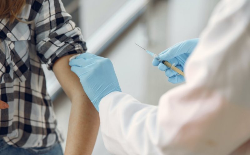 Revoluție în prevenție: „Este incredibil cum o injecție poate elimina aproape complet un tip de cancer”