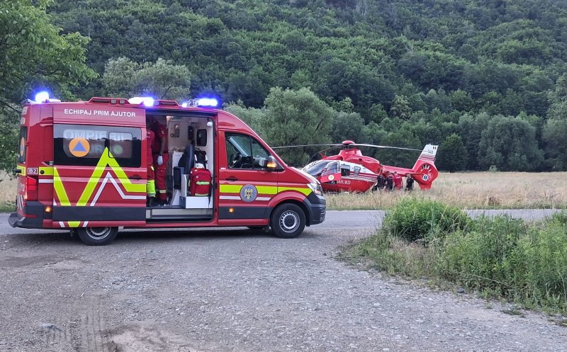 Copil de 13 ani, intubat după un accident cu o motocicletă pe un drum din Cluj. A fost chemat elicopterul SMURD
