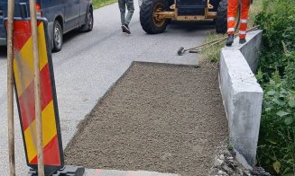 Lucrări pe un drum județean din Cluj. Se astupă gropile
