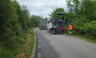 Lucrări pe un drum județean din Cluj. Se astupă gropile