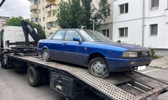 „Vânătoarea” mașinilor abandonate la Dej: Primăria a început ridicarea autoturismelor lăsate în paragină