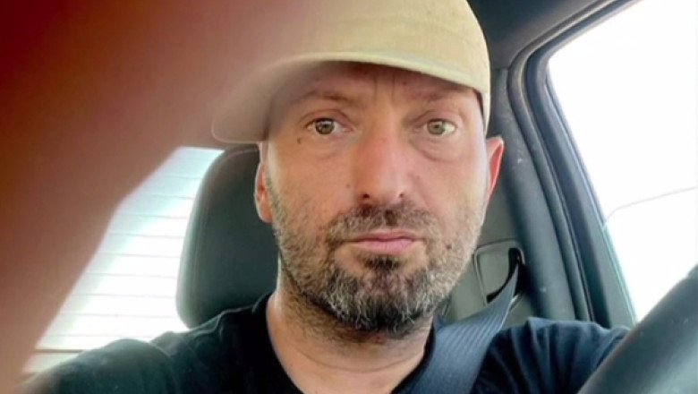 Cheloo, imobilizat de polițiști după un incident la spitalul din Câmpina. Artistul rămâne internat la Psihiatrie