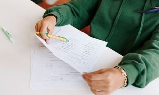 Suspiciuni grave la Evaluarea Națională. Subiectele de la proba de Română ar fi ajuns în timpul examenului pe grupuri de părinți