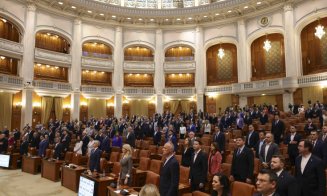 Tensiuni maxime în Parlament: AUR a plecat din sală / Guvernul Veștea, în mare pericol