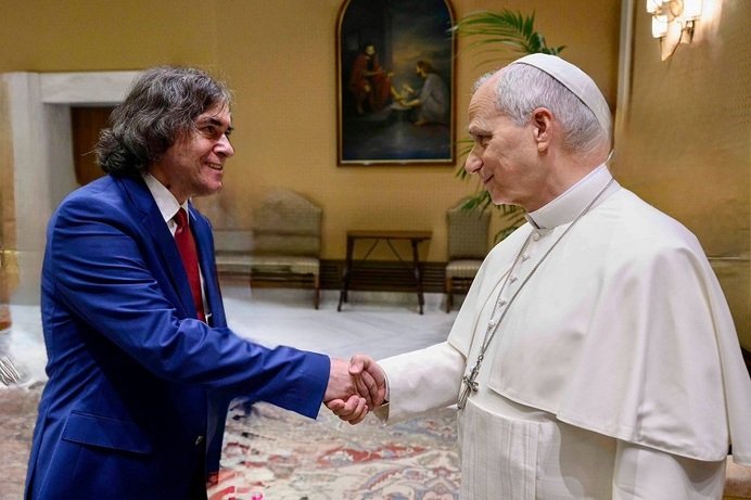 Mircea Cărtărescu, printre scriitorii cu care Papa Leon s-a întâlnit pentru a sărbători centenarul editurii Vaticanului