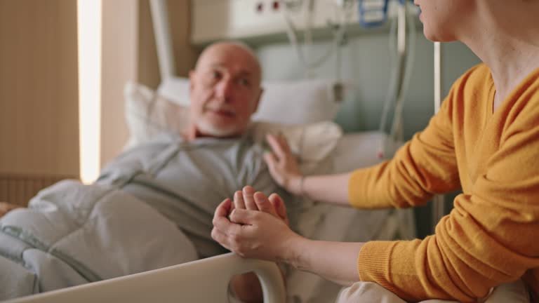 Însoțitorii pacienților oncologici ar putea beneficia concediu și indemnizație și pe durata investigațiilor medicale