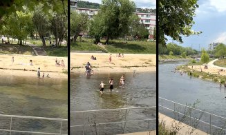 Plaja urbană din Cluj-Napoca, între răcorire GRATIS și pericol / Oamenii se întreabă cine verifică apa din Someș, pe care curg constant gunoaie din Fl