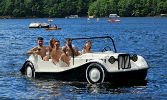 ”Trafic intens” pe Tarnița / Automobilele RETRO fac senzație pe lac