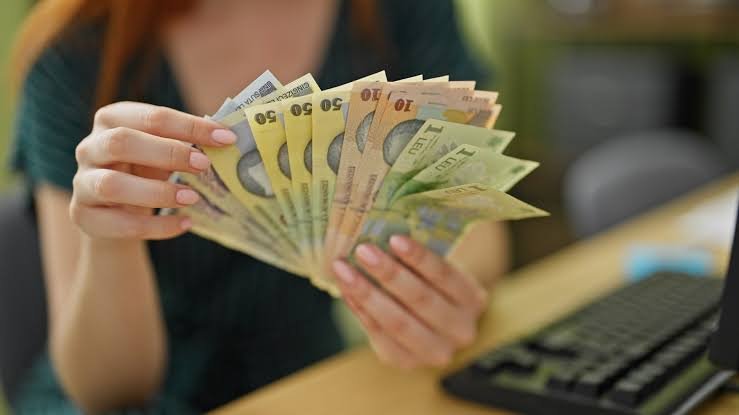 Salariul minim majorat de la 1 iulie / BNS: ''Creşterea nu compensează nici măcar pierderea puterii de cumpărare din ultimul an şi jumătate''