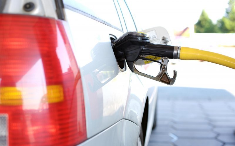 Cât costă benzina și motorina în marile lanțuri de benzinării din Cluj-Napoca după expirarea stării de criză