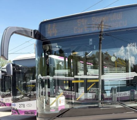 Linia 44, deviată temporar: traseu scurt și stații suspendate pe strada Sopor/ Abonamentele pot fi restituite la cerere