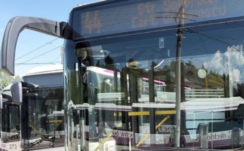 Linia 44, deviată temporar: traseu scurt și stații suspendate pe strada Sopor/ Abonamentele pot fi restituite la cerere