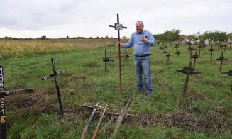 Peste 1.000 de morți  în cimitirul ”bunului samaritean”/ Pașca a pus inscripții pe un monument din cimitir în care spune cine i-a trimis ”clienții”