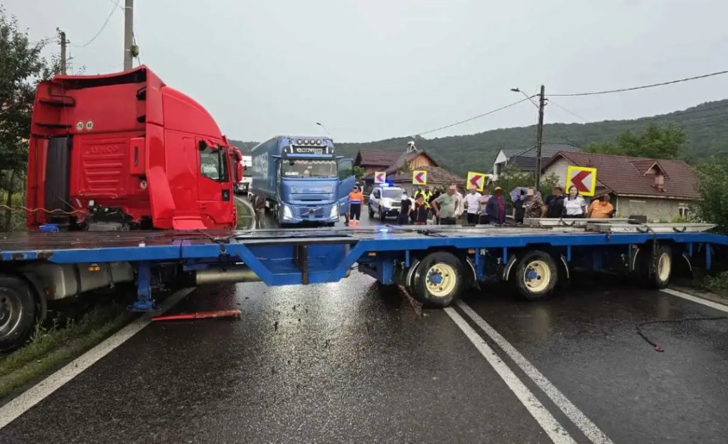 Cum a reușit un șofer din Cluj să blocheze Valea Oltului. O singură greșeală a dat traficul peste cap