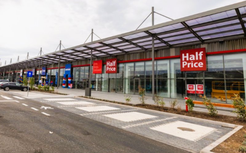 S-a deschis magazinul Half Price din cadrul URBANO Shopping & Living. Clujenii au stat la coadă să prindă ofertele