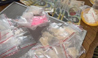 Trafic de droguri de mare risc în Cluj-Napoca / Ce au găsit polițiștii când i-au prins pe traficanți în flagrant delict