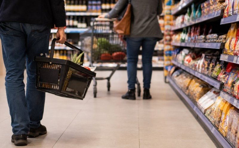 Românii își pierd încrederea în economie. Cumpără mai puțin și se așteaptă la vremuri grele / Ce îi sperie cel mai mult