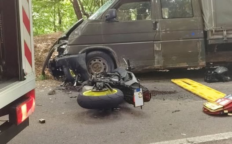Cum s-a produs accidentul din Făget. Motociclistul, transportat de urgență la spital
