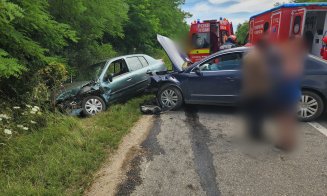 Accident grav pe un drum din Cluj: doi oameni au fost răniți după un impact între două autoturisme. Ce spun polițiștii