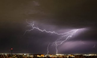 Pregătiți-vă pentru o noapte cu vijelii: COD GALBEN de ploi torențiale și grindină în Cluj