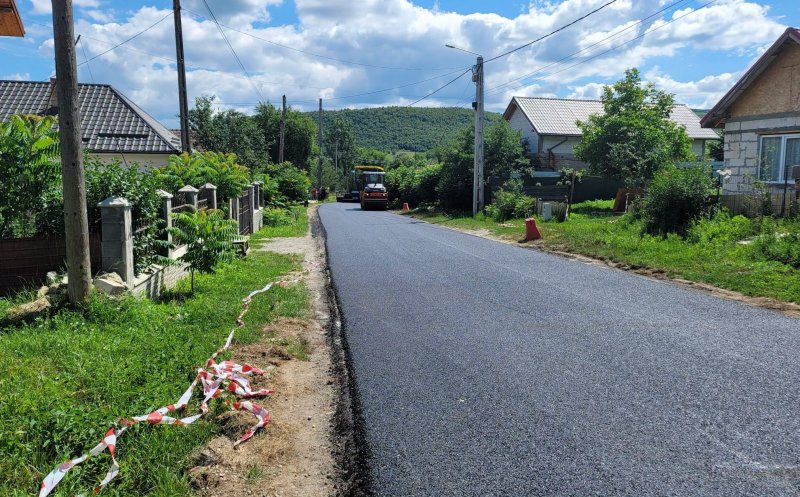 Asfalt pe un drum din Cluj preluat recent de Consiliul Județean