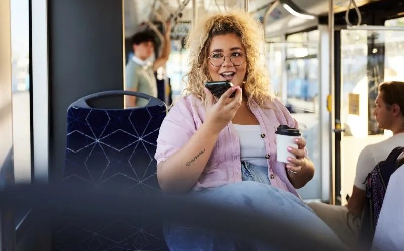 Ce părere ai? Anuțuri pe transportul public din Cluj-Napoca să nu se folosească difuzoarele la telefoanele moblile. În Austria iei amendă