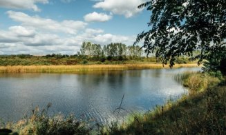 O proprietate rară din Cluj, scoasă la vânzare: Peste 20 de hectare și un lac impresionant. Cât costă