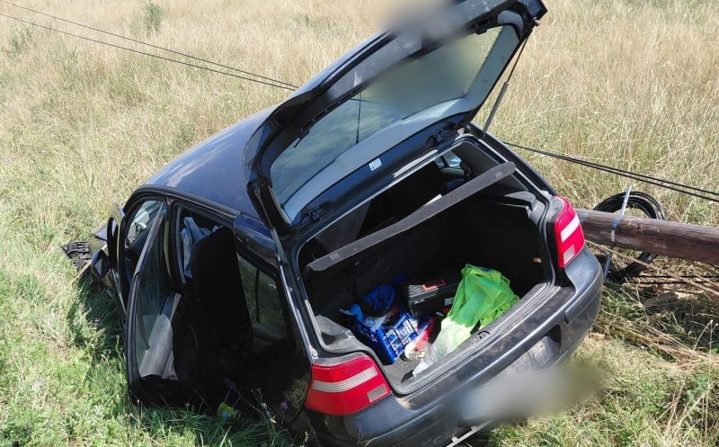 Accident în Cluj, între două mașini. Șase persoane, inclusiv doi copii, transportate la spital