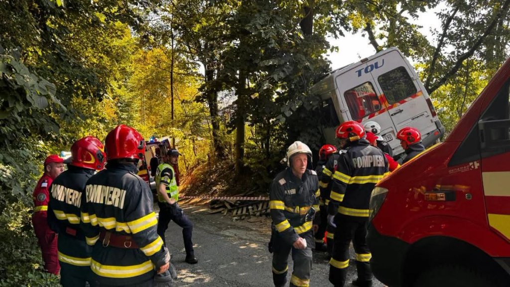 Microbuzul echipei Dinamo 2, implicat într-un grav accident rutier. Un membru al staff-ului a decedat
