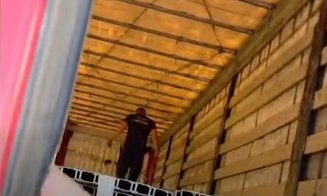 Descoperire șocantă într-un TIR! Doi migranți din Maroc au fost găsiți inconștienți după ce au intrat ilegal în România
