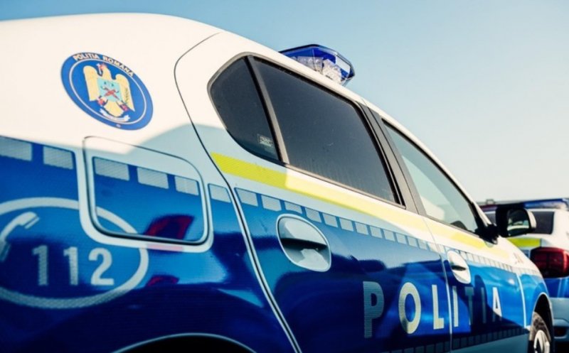 ȘOCANT: Un bărbat a ameninţat că îşi ucide copilul cu un cutter. Polițiștii au intervenit de urgență