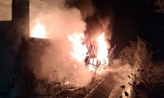 Autobuz făcut scrum într-o localitate din județul Cluj / Pompierii au anunțat cauza incendiului