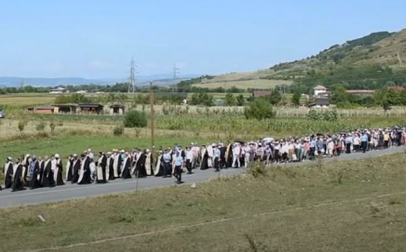Mii de pelerini sunt așteptați la Mănăstirea Nicula de Hramul Adormirii Maicii Domnului. Când și de unde pornește procesiunea