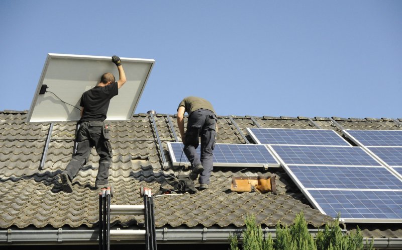 În Cluj soarele are normă întreagă: județul, în primele cinci din țară la panouri solare montate. Câtă energie dau în rețea clujenii