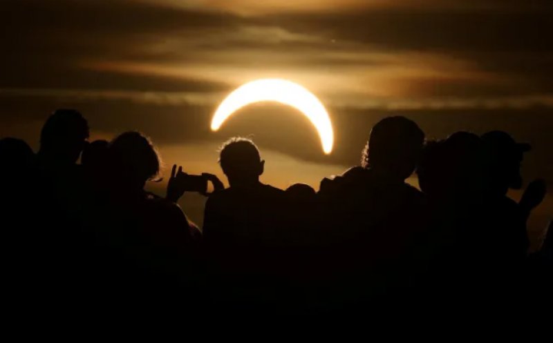 Ai urmărit eclipsa? Cum îți dai seama dacă ți-a afectat ochii