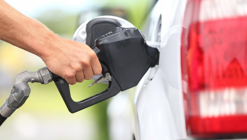 Ministerul Finanţelor scade cu 20% acciza la motorină, în contextul creşterii cotaţiilor internaţionale şi a preţurilor la pompă