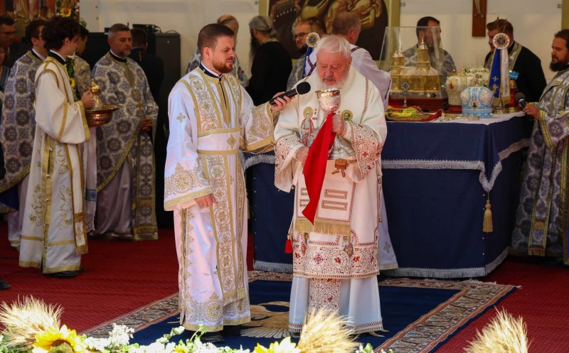 Mii de credincioși participă la pelerinajul de la Mănăstirea Nicula. Mesajul transmis de ÎPS Andrei