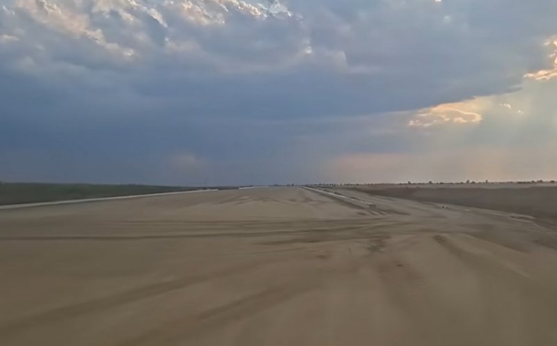 Pista pentru avioane de pe Autostrada Transilvania prinde contur. Lotul Chiribiș – Biharia, în imagini / Când va fi deschis